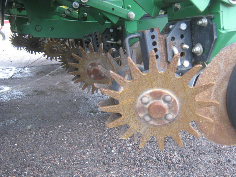 Planting Equipment  John Deere 1760 Planter  Photo